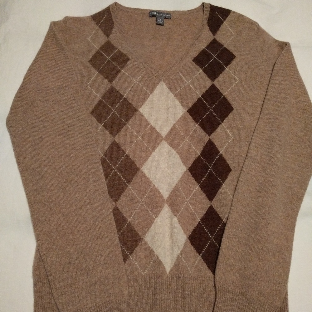 Tan argyle 100% cashmere Apt. 9 sweater size M